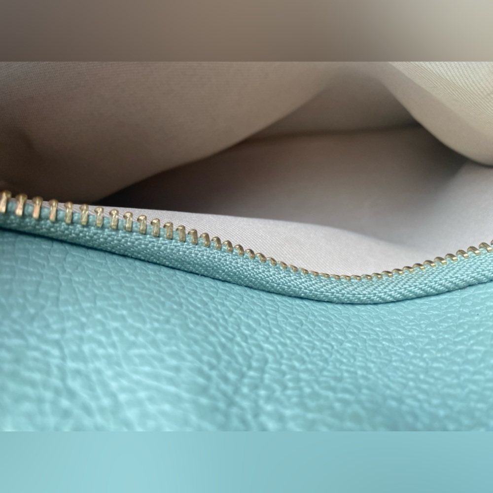 Divinia Firenze | Mint Green Pebbled Italian Leather Purse | Crossbody - Picture 10 of 15